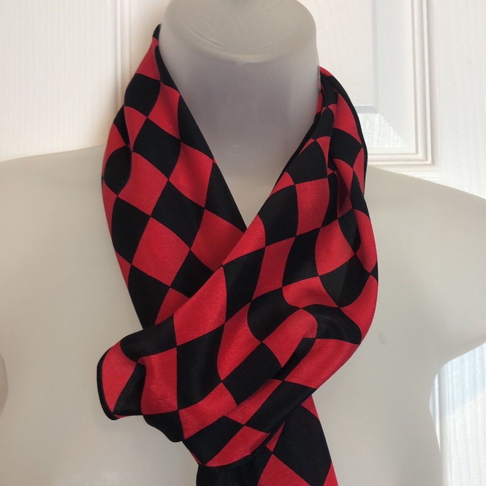 VTG Echo Black Red Pointed Edge  Silk Oblong Scarf
